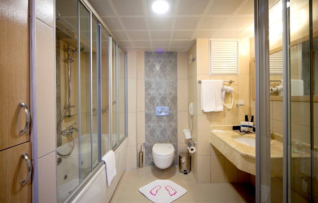 rooms-deluxe-family-room