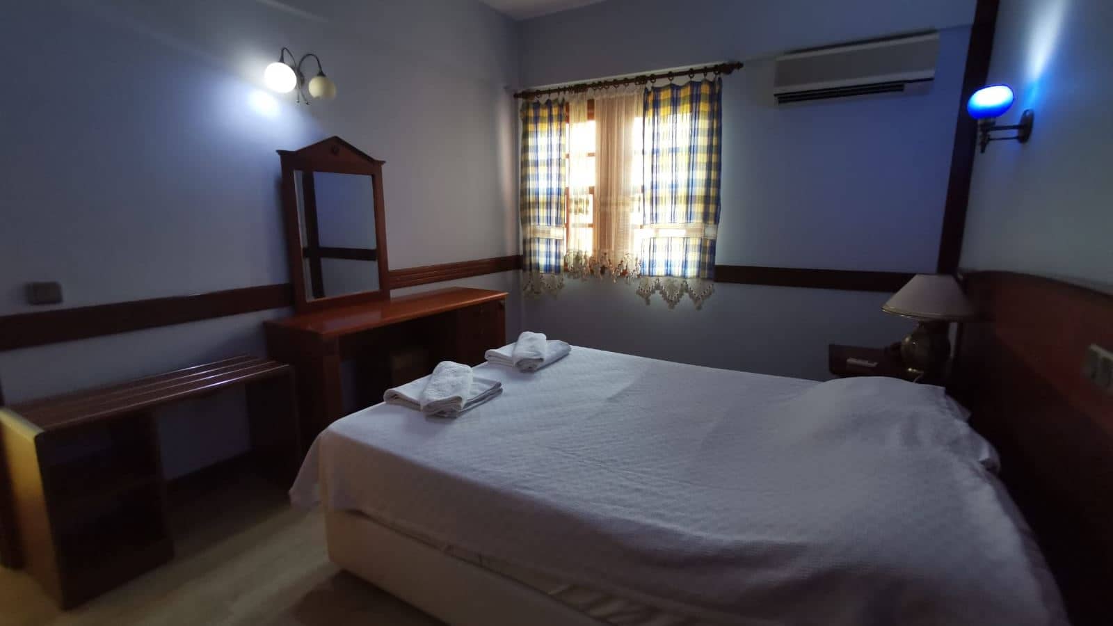 rooms-family-room-one-bedroom