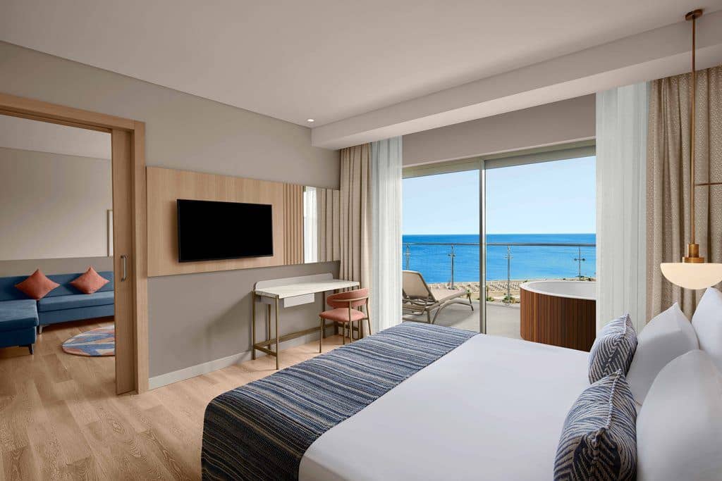 rooms-penthouse-with-jacuzzi-on-terrace--mixed-area