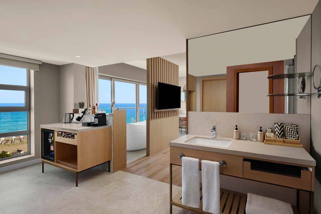 rooms-corner-suite-sea-view-mixed-area