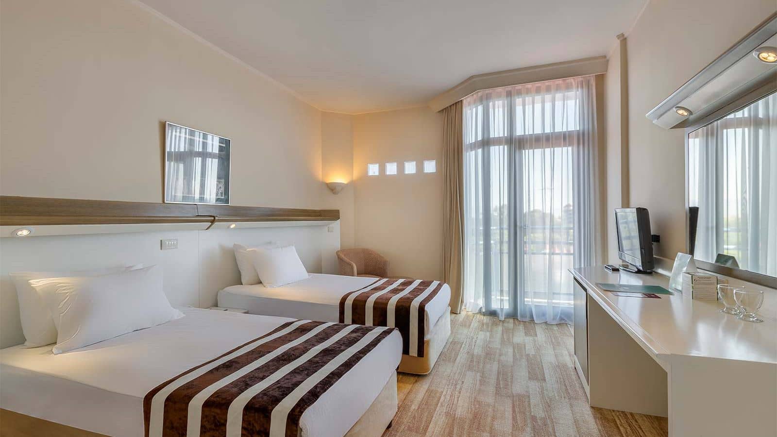 rooms-standard-room-land-view