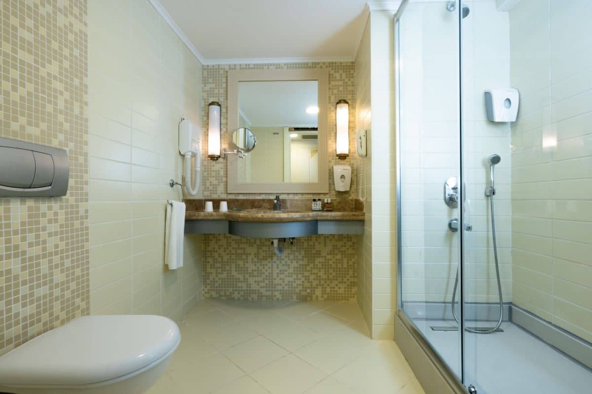 rooms-dublex-family-room-land-view