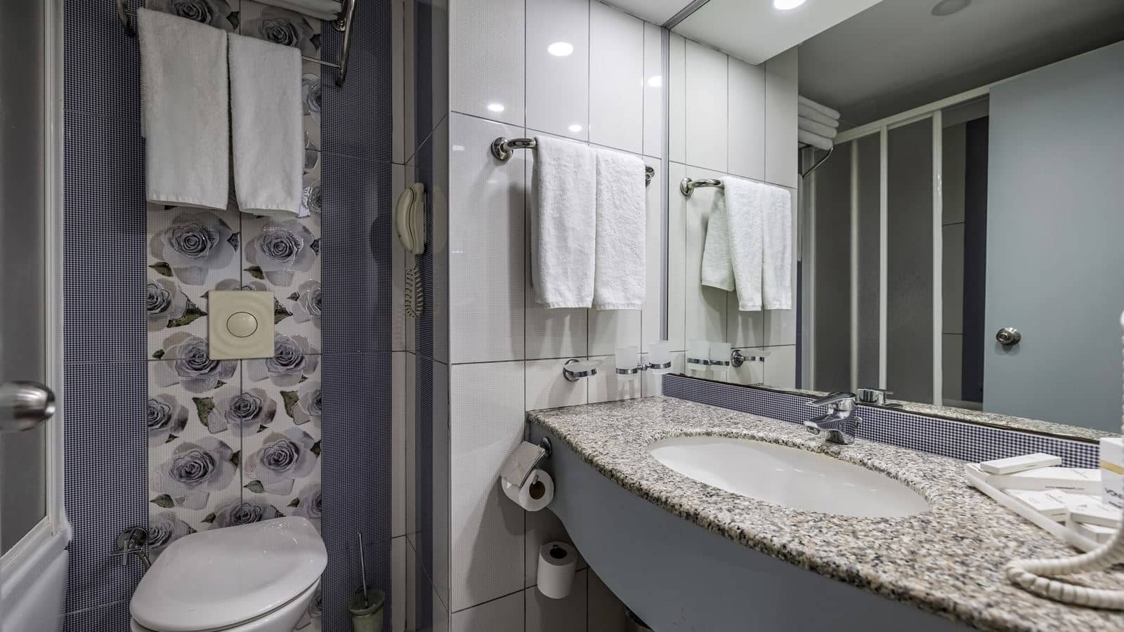 rooms-family-room-2-bedrooms