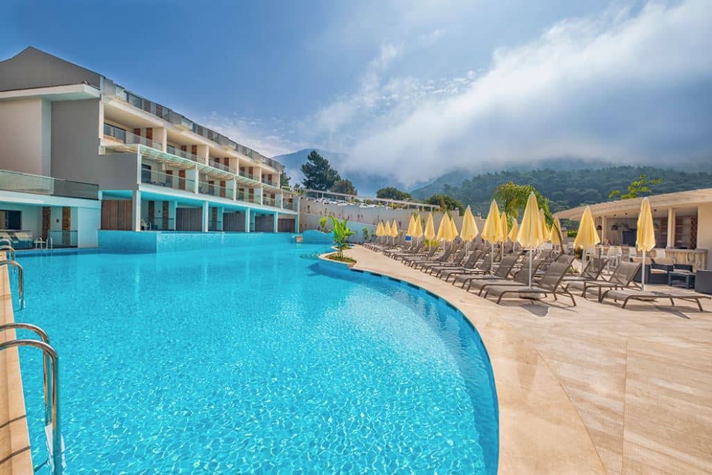 rooms-luxury-suites--swimup