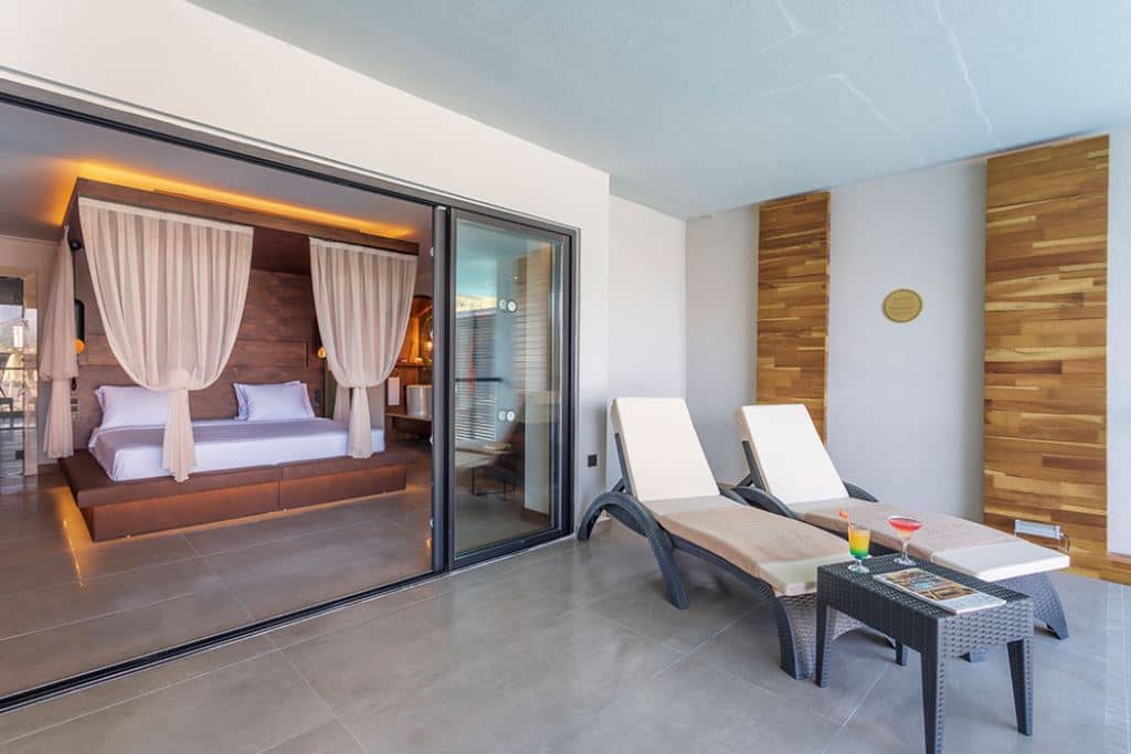rooms-luxury-suites-with-private-pool