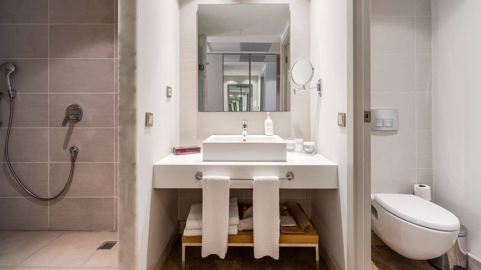 rooms-swim-up-room
