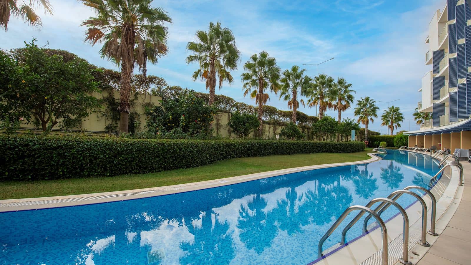 rooms-swim-up-room