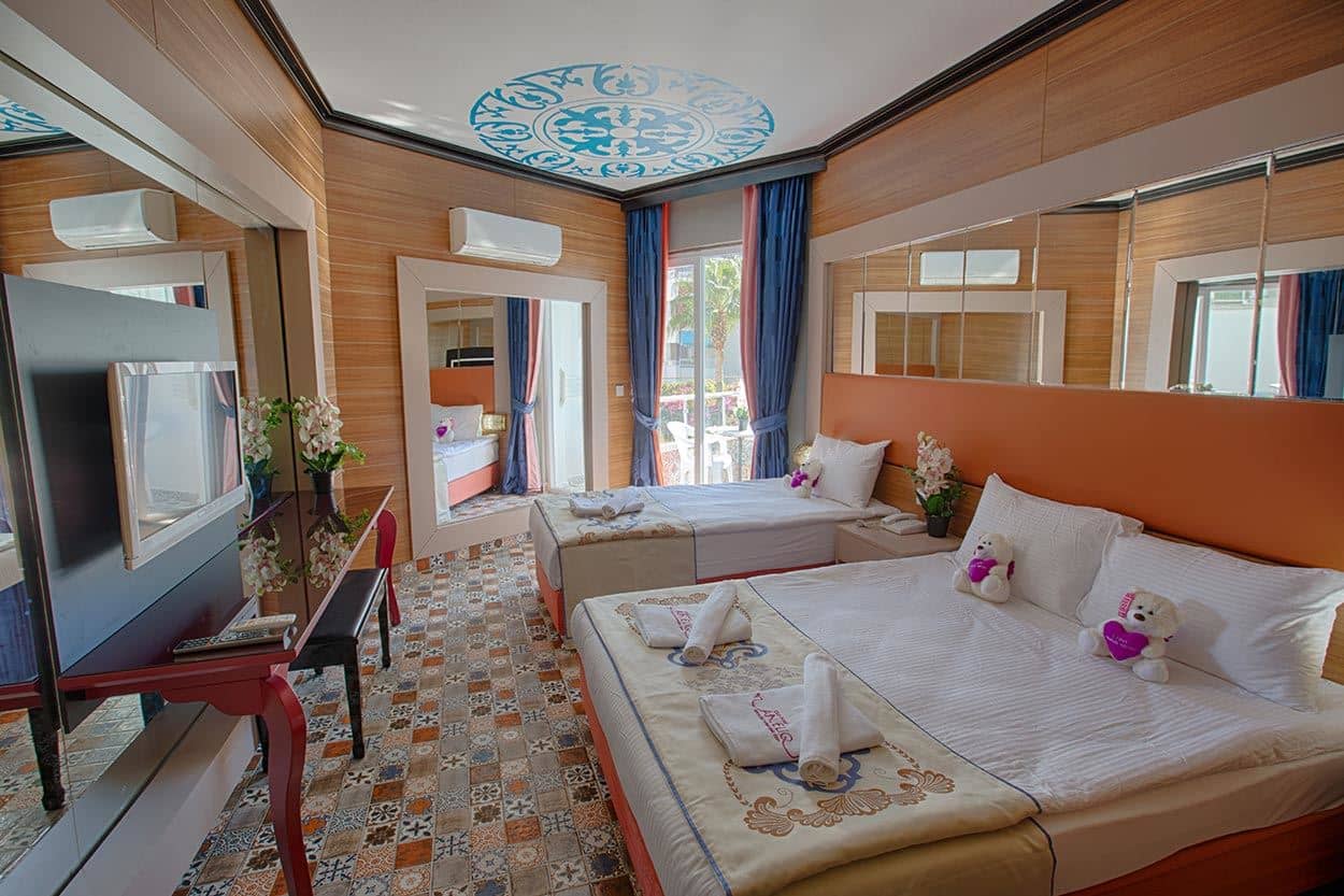 rooms-club-family-room