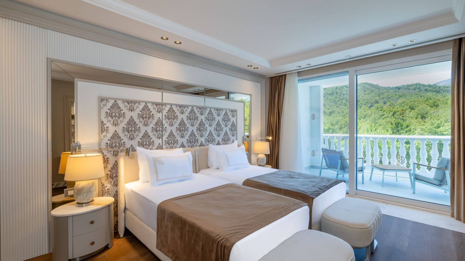 rooms-mare-signature-family-suite-land-view