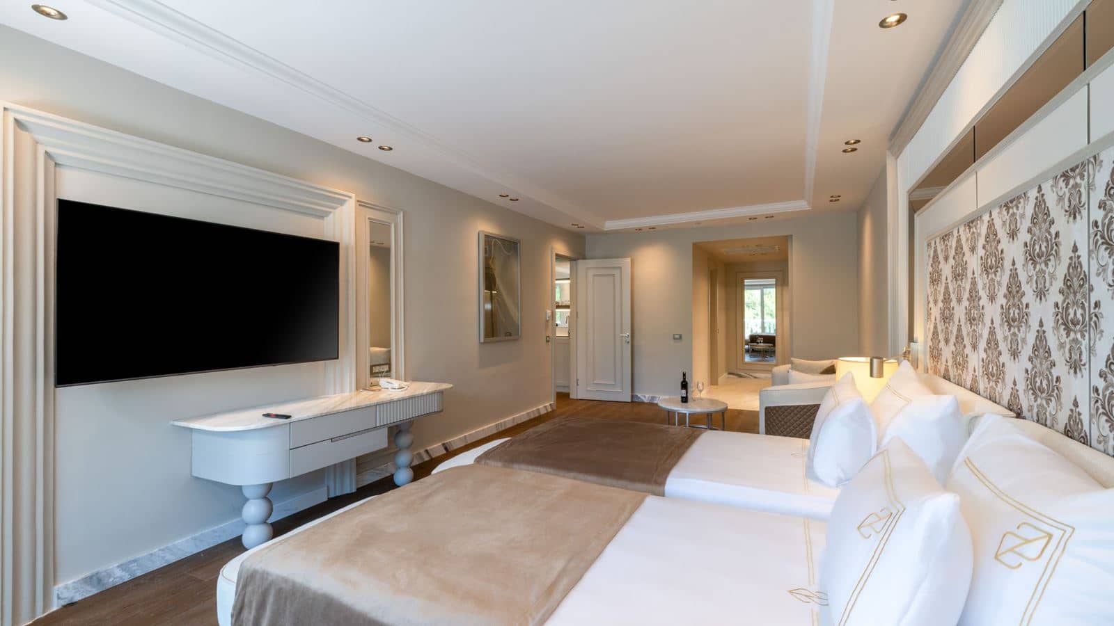 rooms-mare-signature-family-suite-land-view