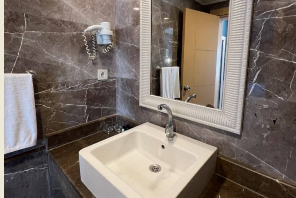 rooms-economy-room