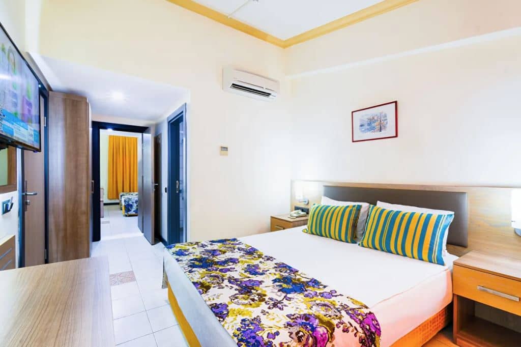 rooms-family-room