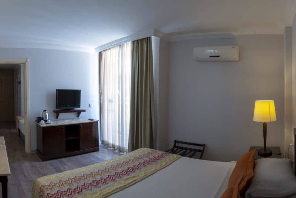 rooms-family-room