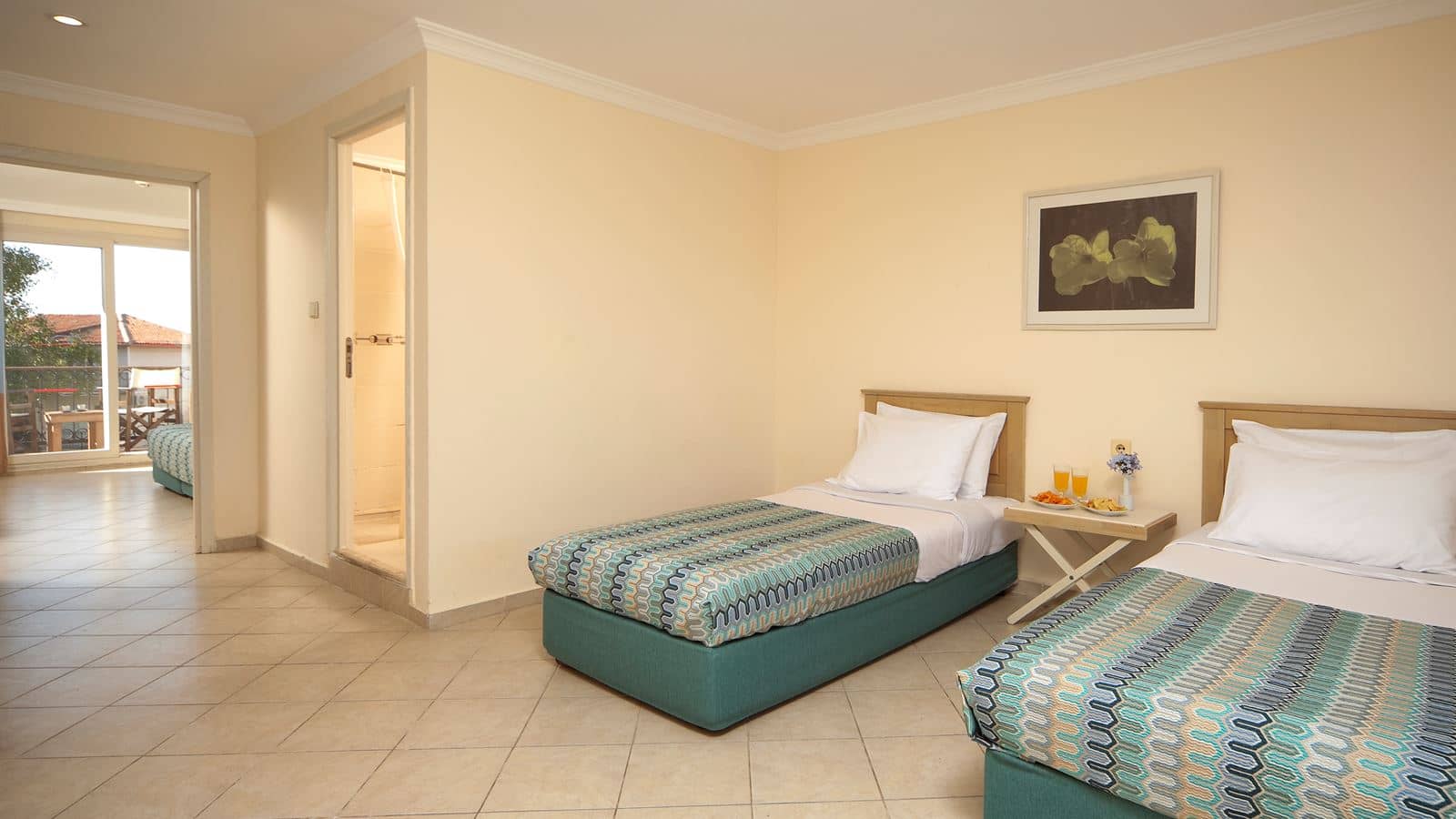 rooms-family-room-land-view