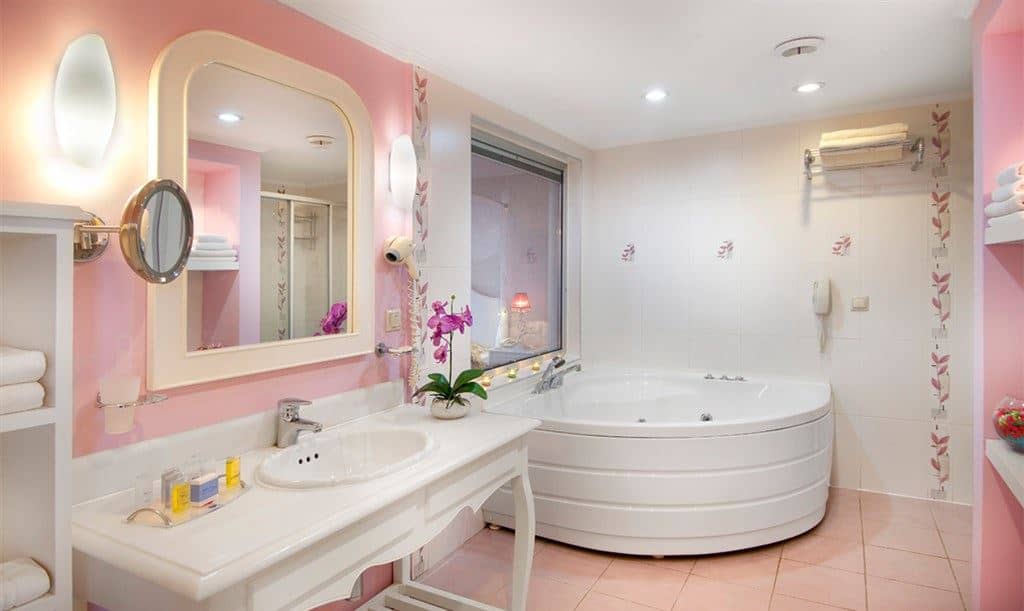 rooms-honeymoon-deluxe-suite