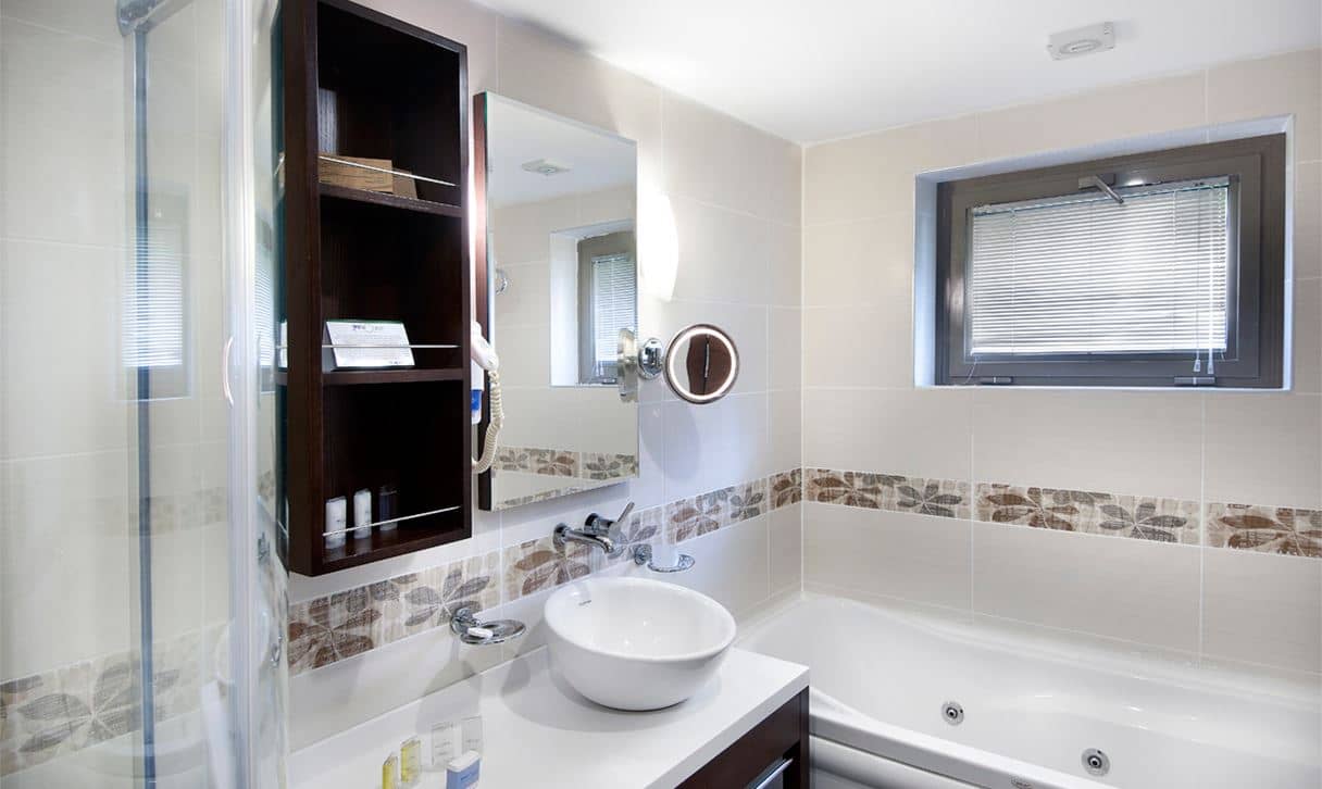 rooms-deluxe-room-sea-view