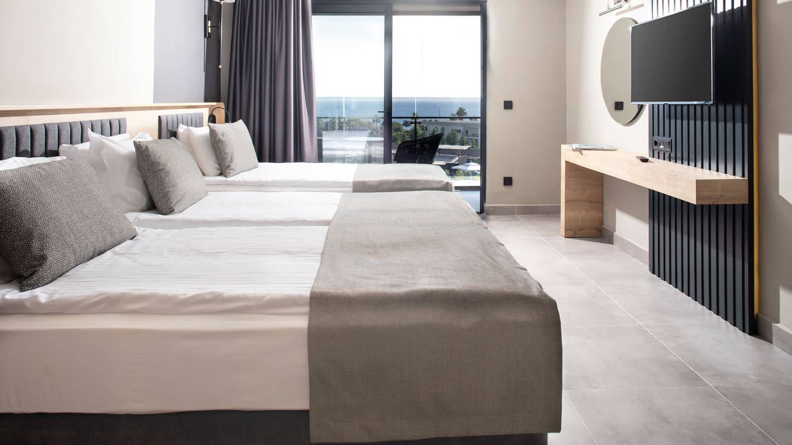 rooms-superior-room-land-view