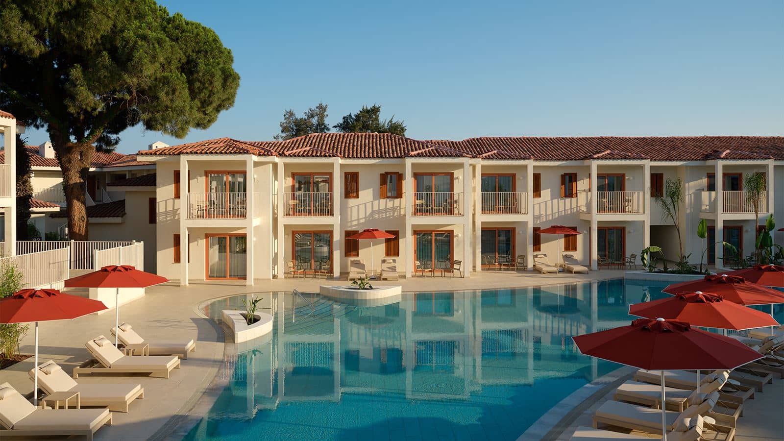 rooms-lagoon-premium-suite-direct-pool-access
