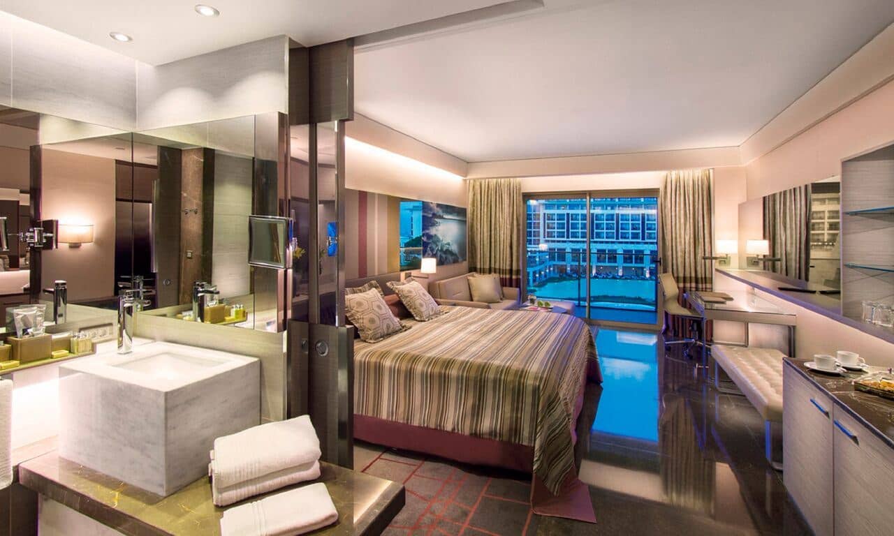 rooms-deluxe-room-sea-view