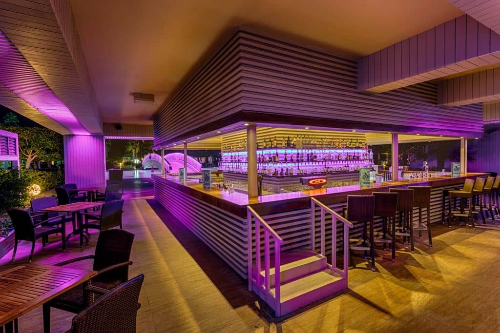 bars-takatuka-pool-bar