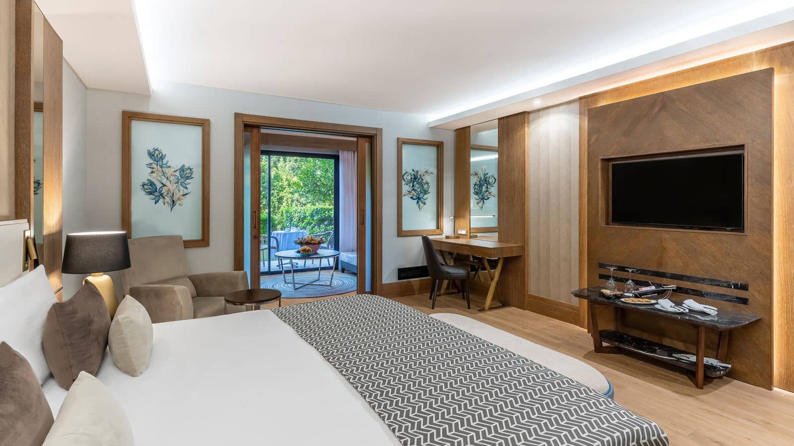 rooms-deluxe-superior-land-view