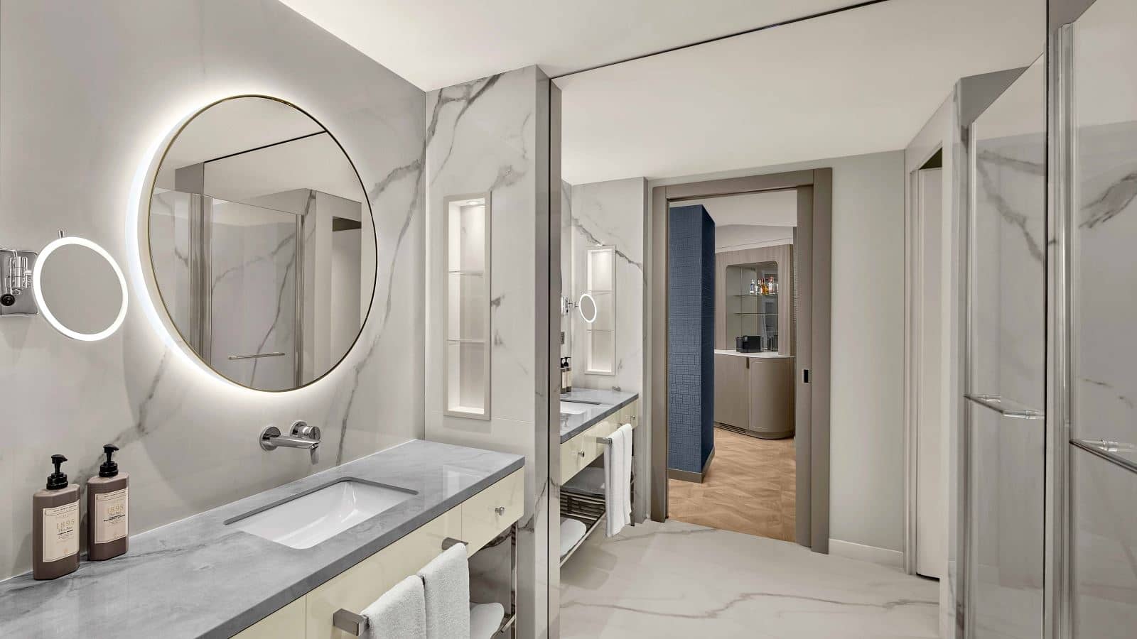 rooms-mediterranean-suite-sea-wiew--with-living-room