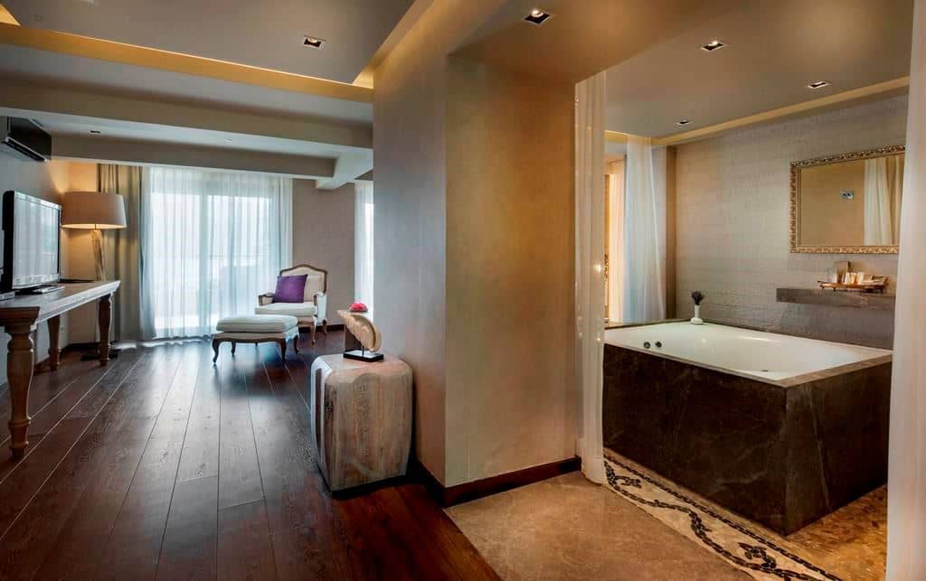 rooms-deluxe-room