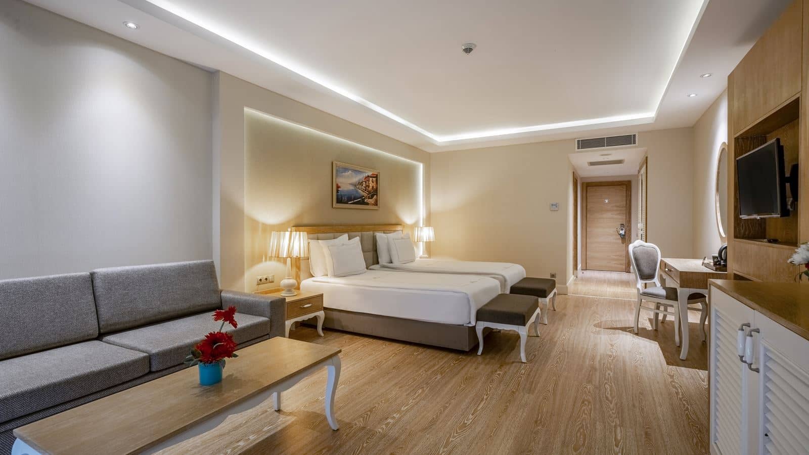 rooms-jasmine-pool-view-family