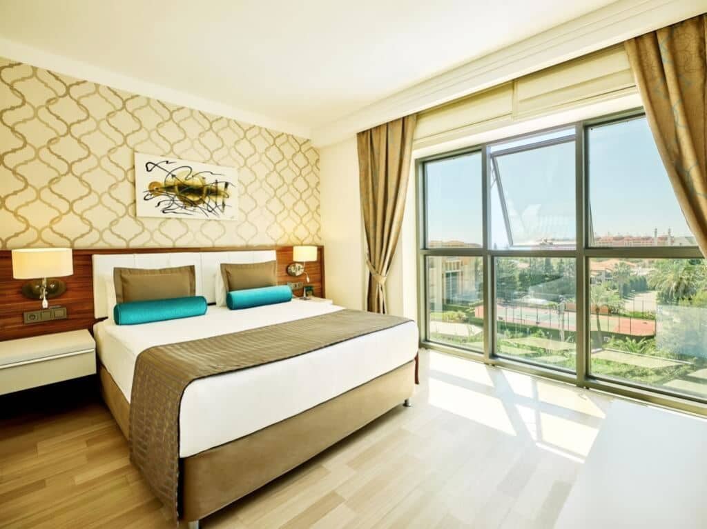 rooms-suit-room