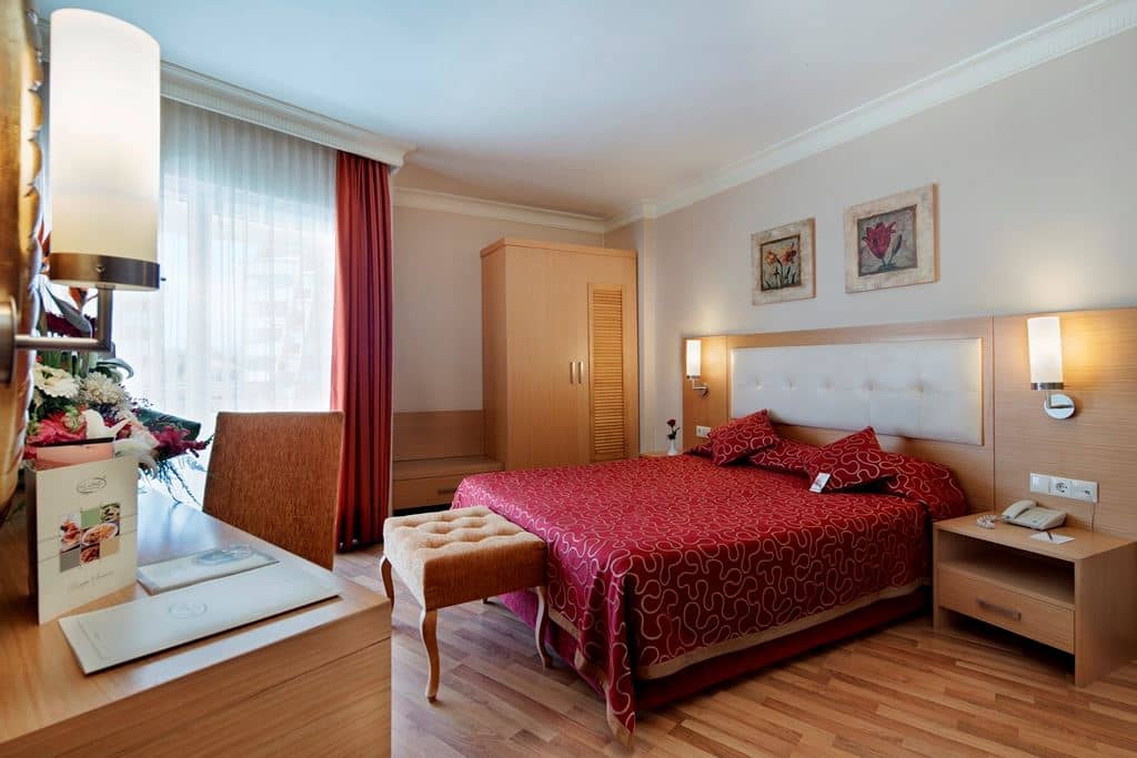 rooms-standard-room-with-balcony