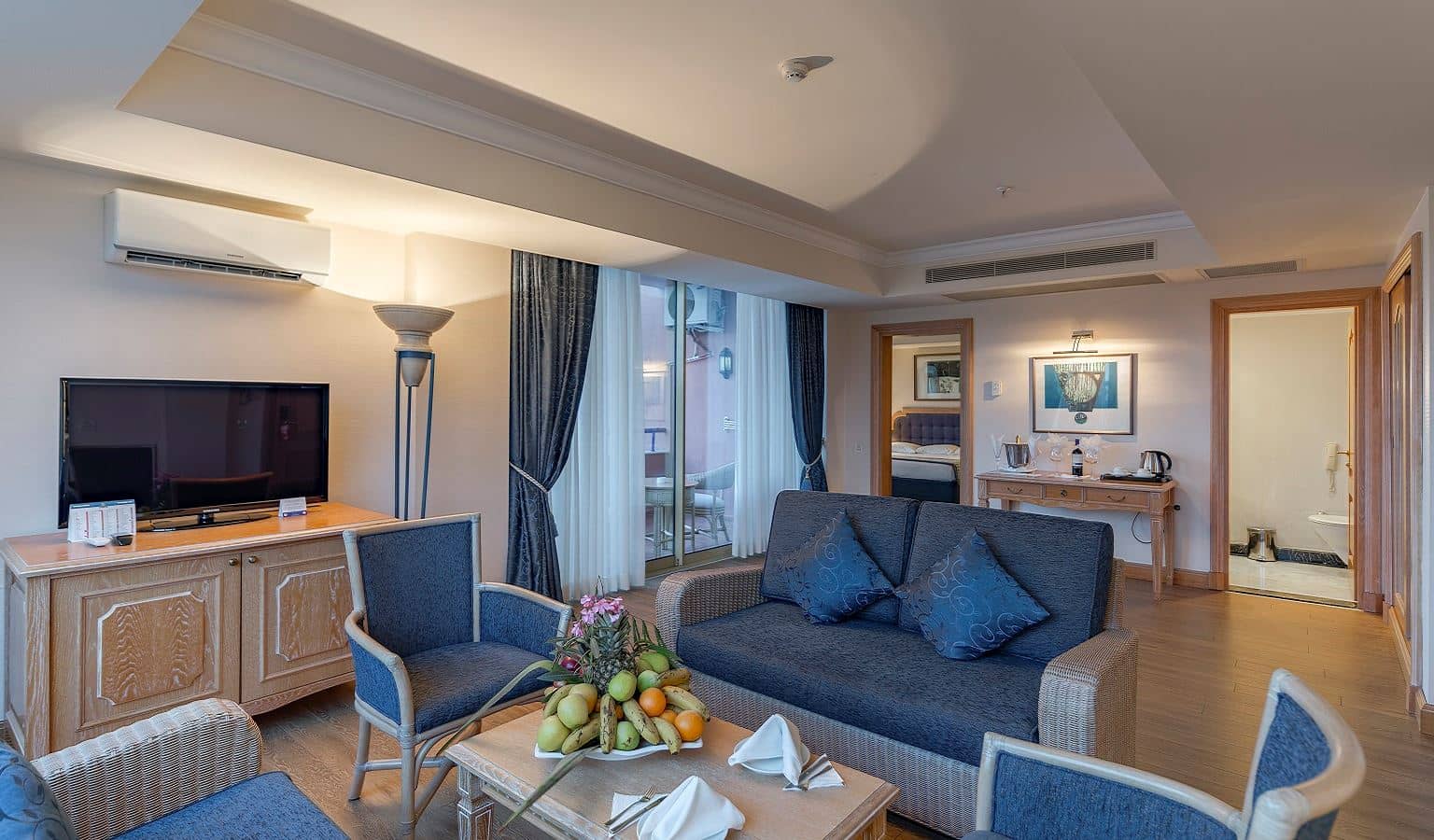 rooms-deluxe-suite