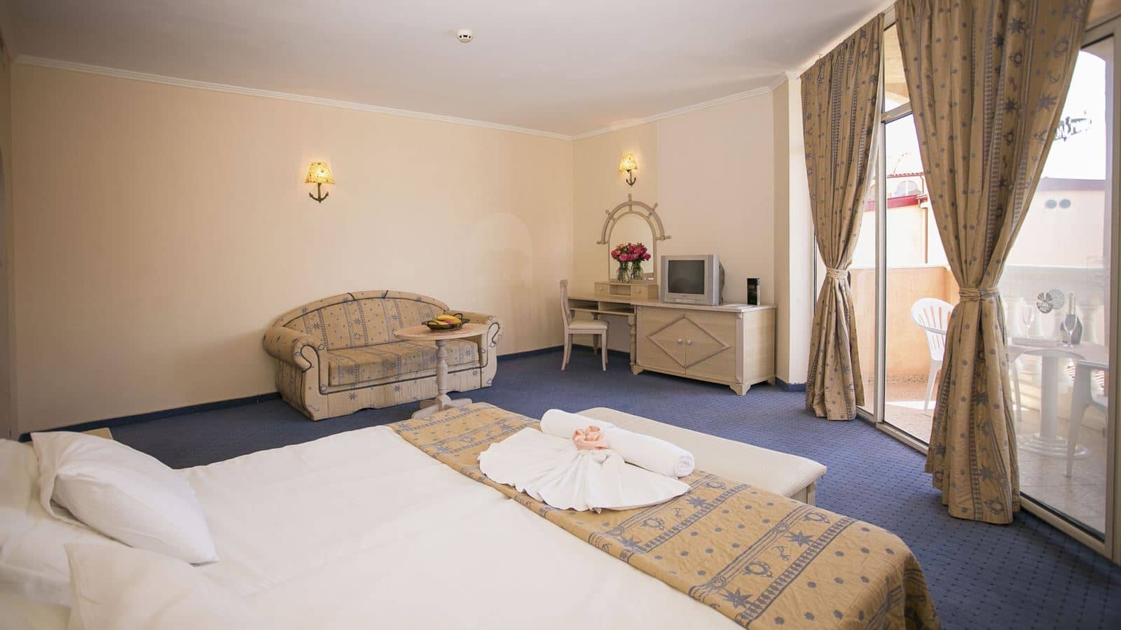 rooms-2-bedrooms-studio-park-view