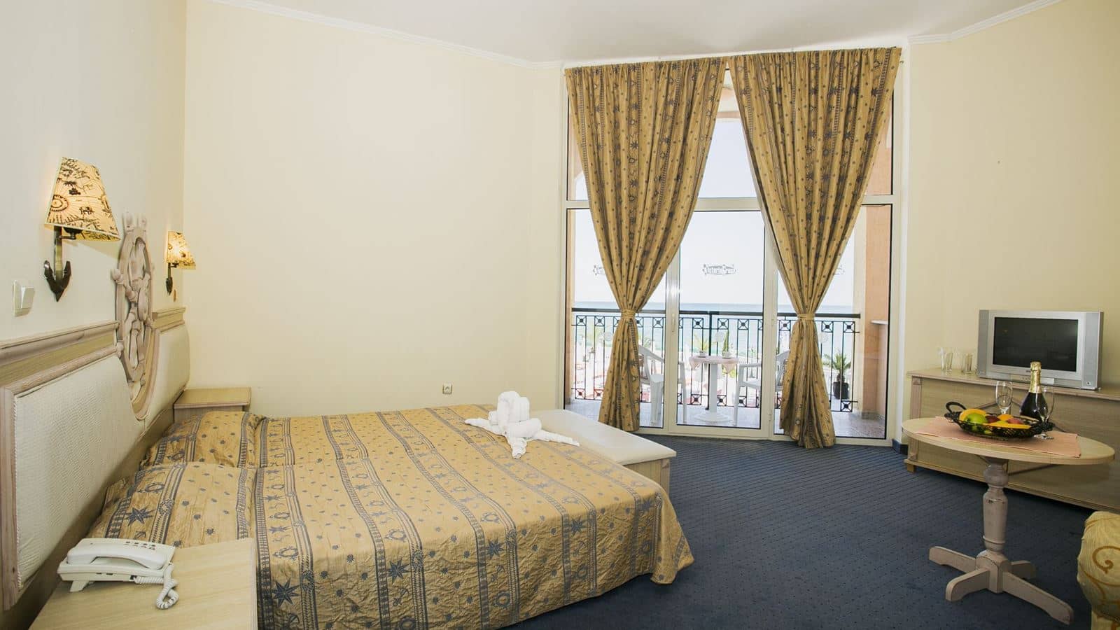 rooms-2-bedrooms-studio-sea-view