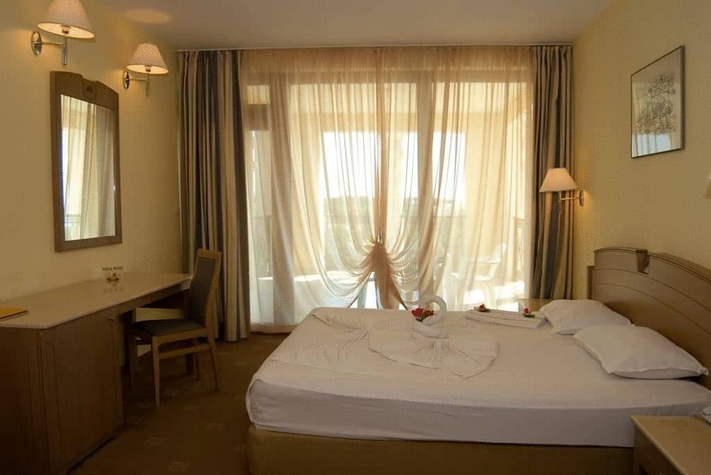 rooms-standard-room-park-view-balcony-or-terrace