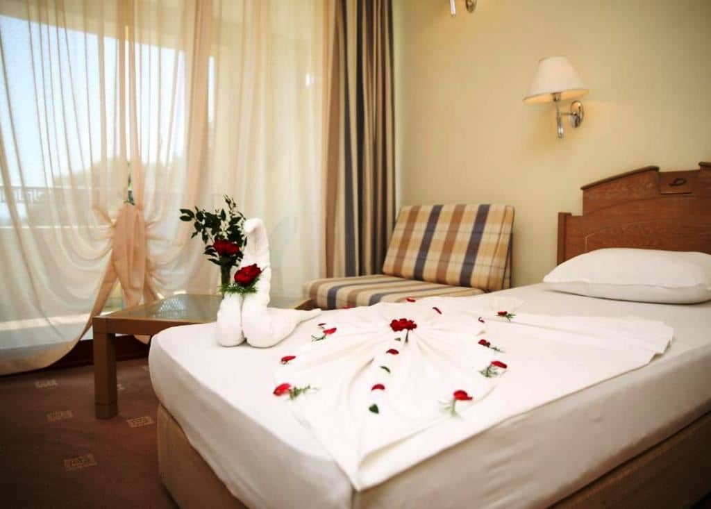 rooms-singleuse-standard-room-lateralseaview-balcony-or-terrace