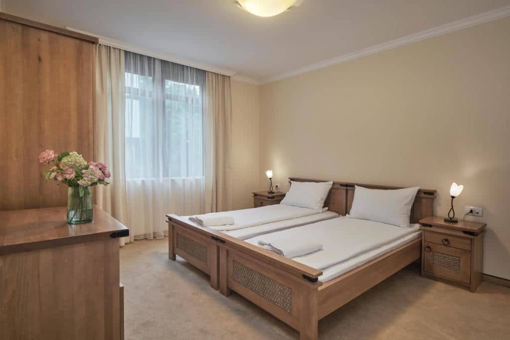 rooms-2-bedroom-standard-apartment-balcony