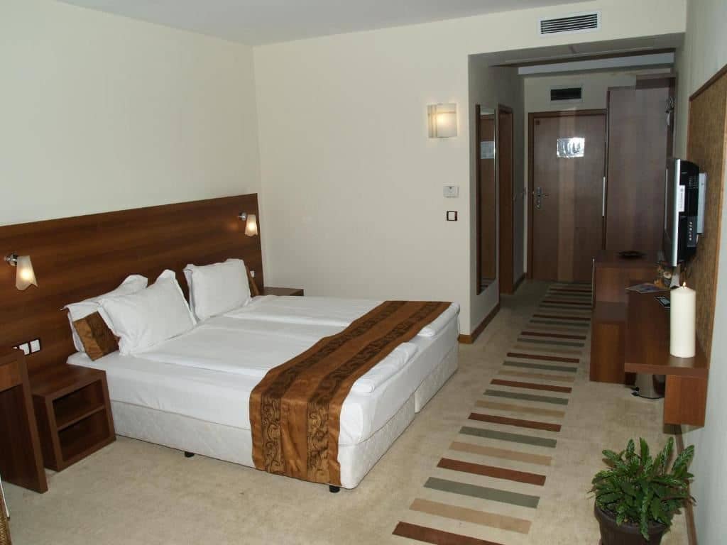 rooms-single-wchild-standard-room-balcony