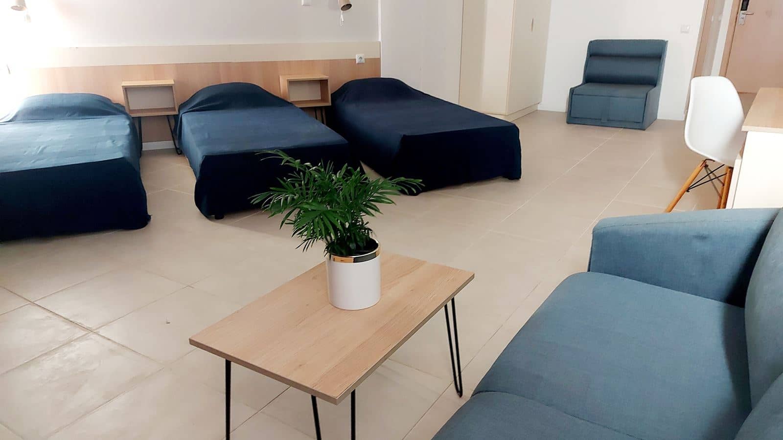 rooms-standard-family-room