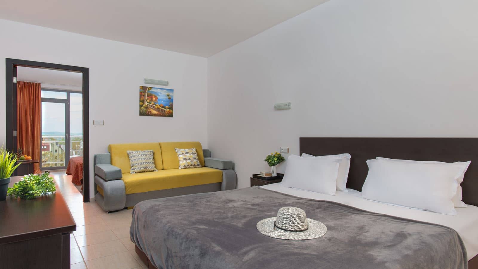 rooms-standard-apartment-balcony