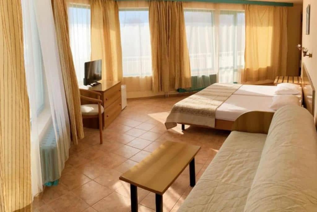 rooms-standard-room-lateralseaview-balcony-or-terrace