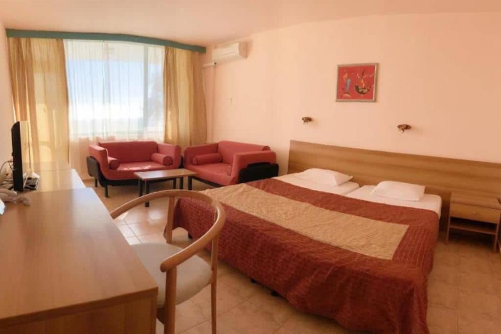 rooms-singleuse-standard-room-lateralseaview-balcony-or-terrace
