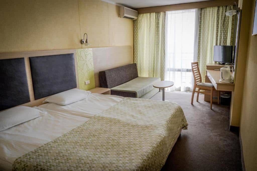 rooms-standard-room-riverview-balcony