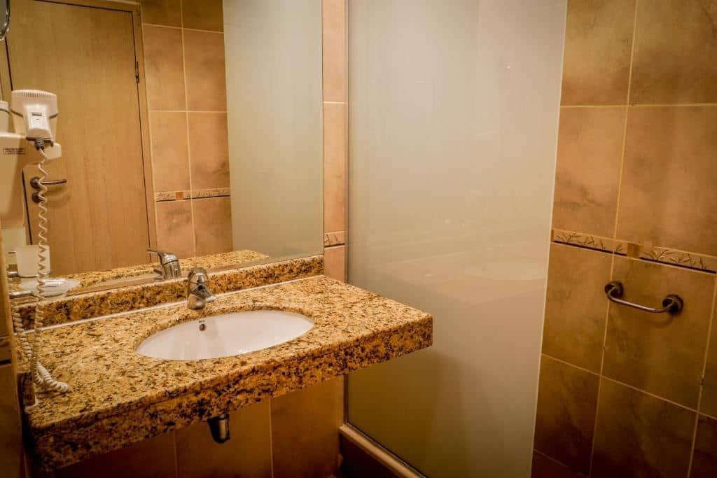 rooms-standard-room-riverview-balcony