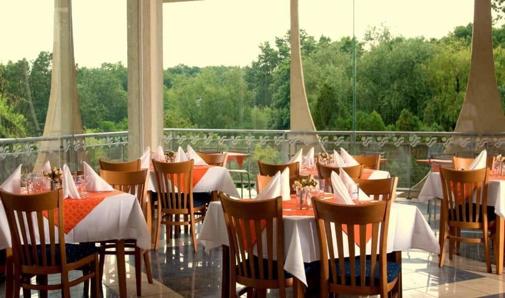 restaurants-restaurants