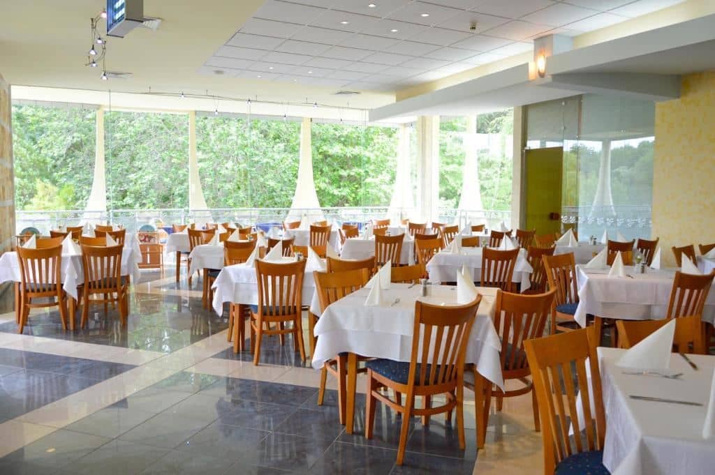 restaurants-restaurants