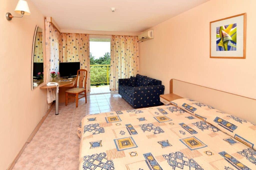 rooms-twin-standard-room-balcony