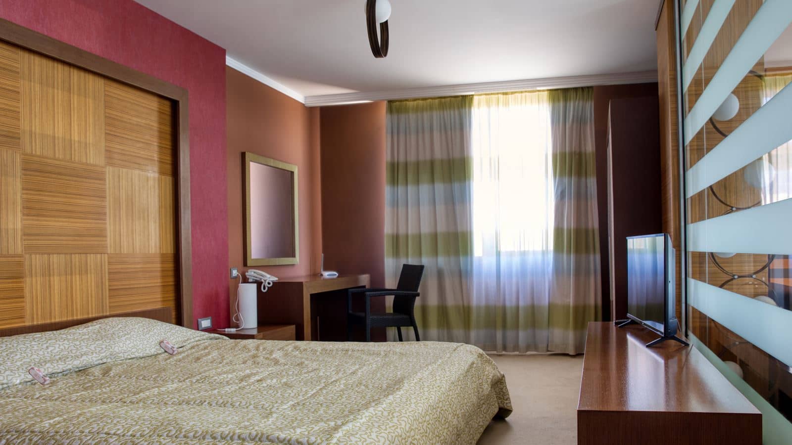 rooms-king-room
