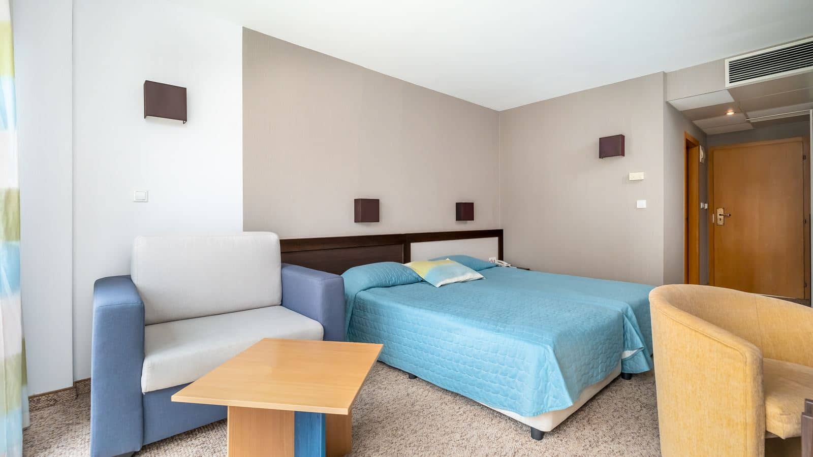 rooms-twin-room-sidesea-view
