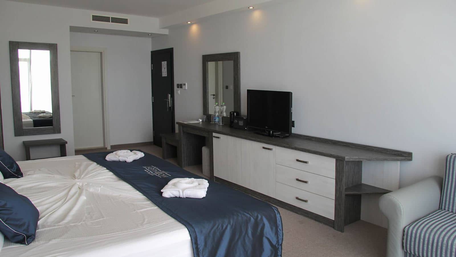 rooms-twin-standard-room-balcony-or-terrace