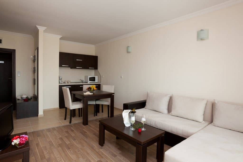 rooms-standard-apartment-balcony